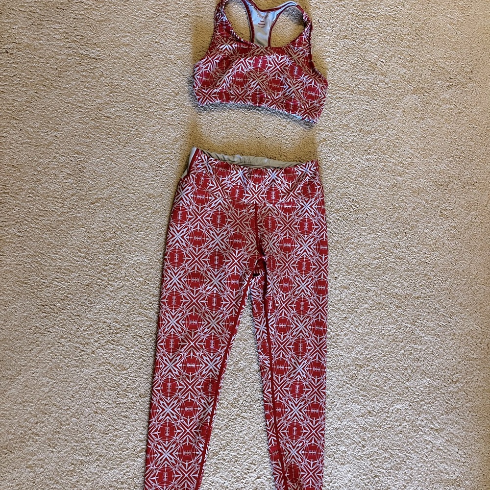 Oiselle Leggings and Bra size M 
(Kaleidoscope)
